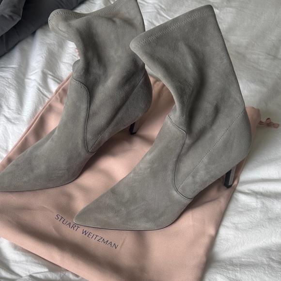 Stuart Weitzman Grey Heeled Suede Boot. - Picture 1 of 2